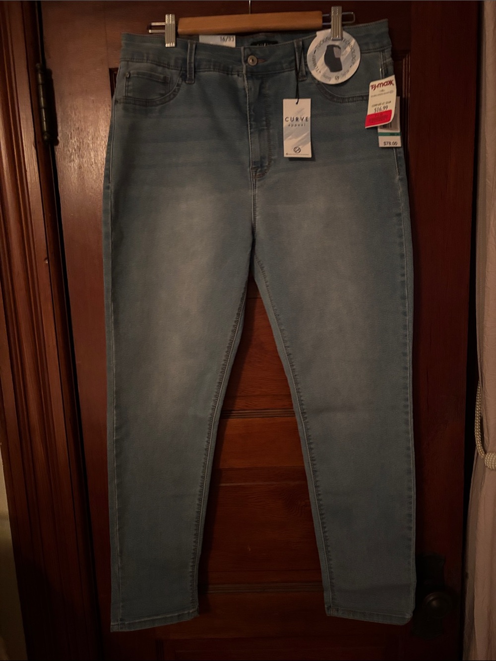 Curve Appeal Women's Light Wash Skinny Jeans
